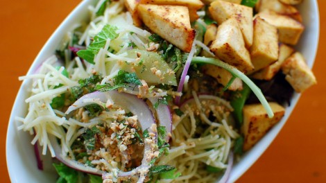 Vietnamese Salad with Grilled Tofu in Vegetarians Restaurants