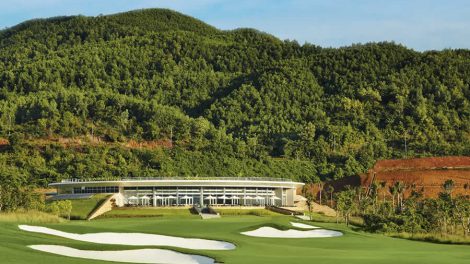 Ba Na Hills Golf Course Hole 18 Green with Clubhouse