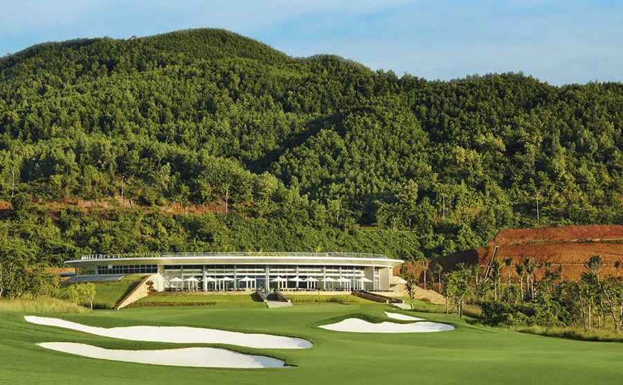 Ba Na Hills Golf Course Hole 18 Green with Clubhouse