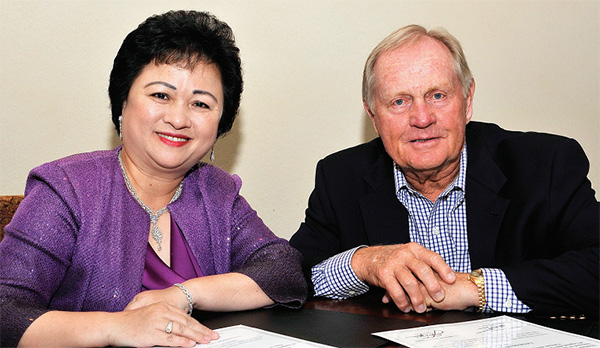 BRG Group chairwoman Nguyen Thi Nga and golf icon Jack Nicklaus