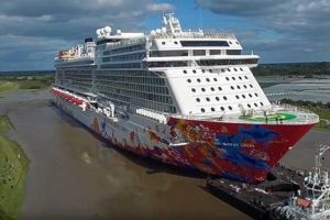 Luxury cruise ship Genting Dream (Source: cruiseandferry.net)