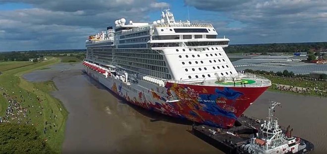 Luxury cruise ship Genting Dream (Source: cruiseandferry.net)