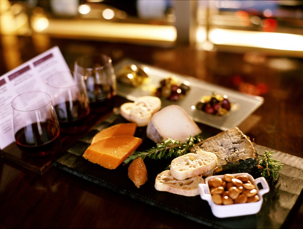 wine-cheese-flights-close-up